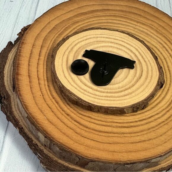 She Doesn’t Even Go Here Mean Girls Enamel Pin/ Brooch Lapel - Picture 3 of 5